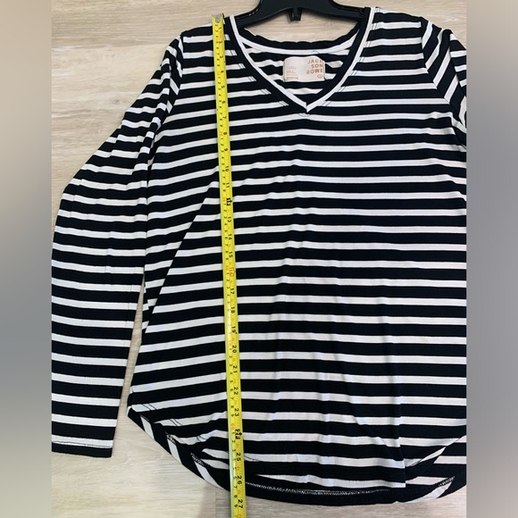 Jackson Rowe Stripped Long Sleeve V-Neck Tee. Black & White Stripes. - Picture 2 of 6